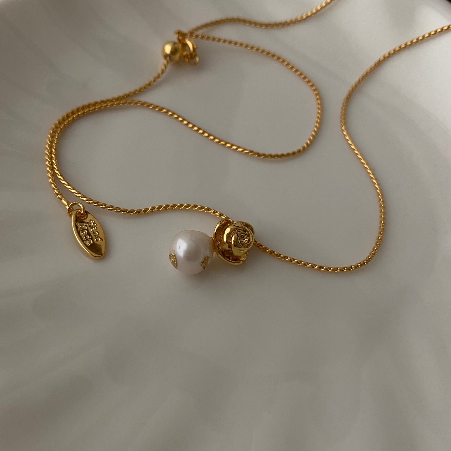 Baroque Pearl with Rose Necklace - Modingo Modingo