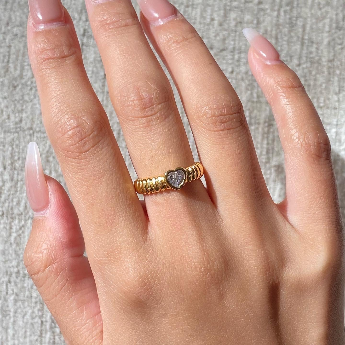 Heart Zircon With Twisted Ring - Modingo Modingo