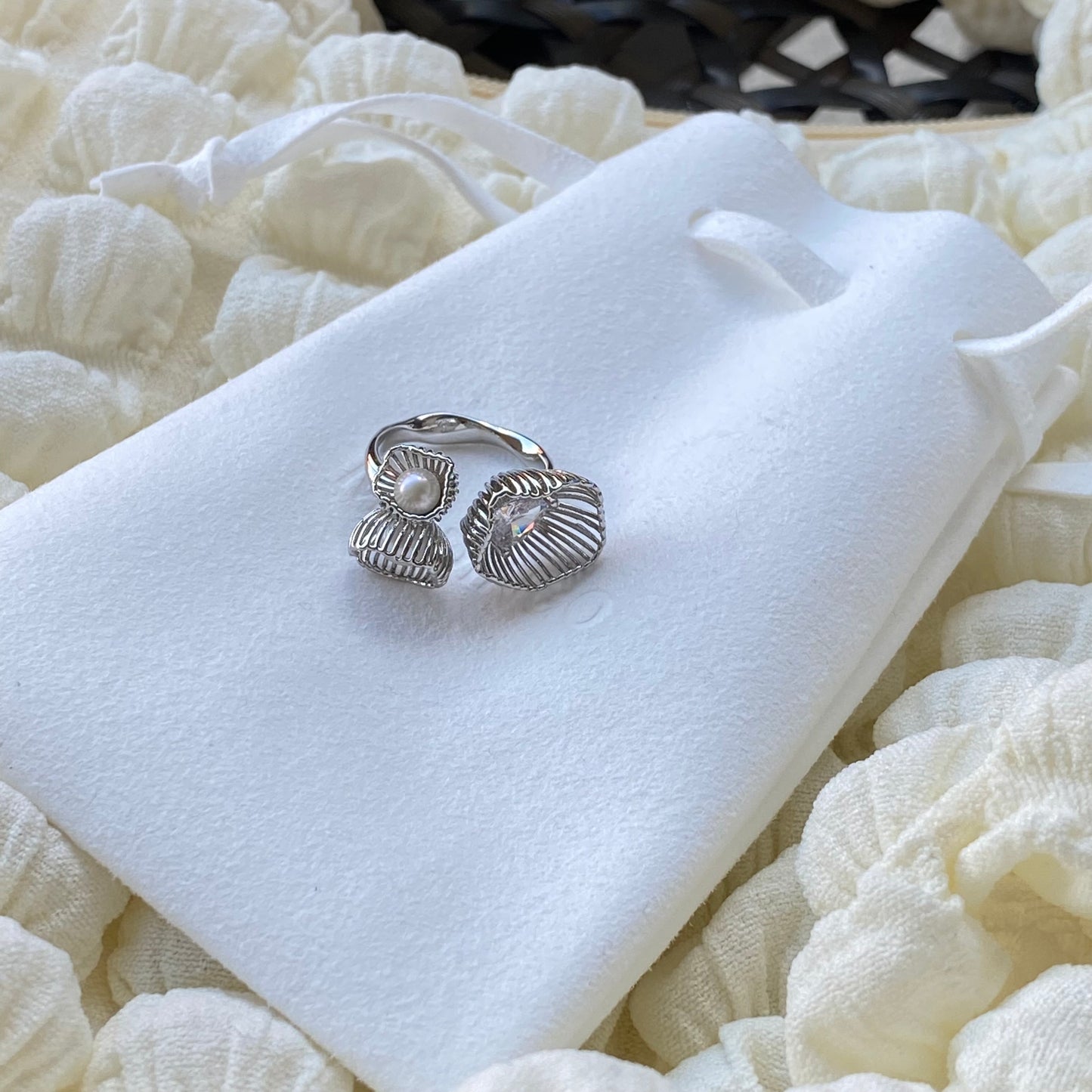 Three Flowers Open Ring - Modingo Modingo