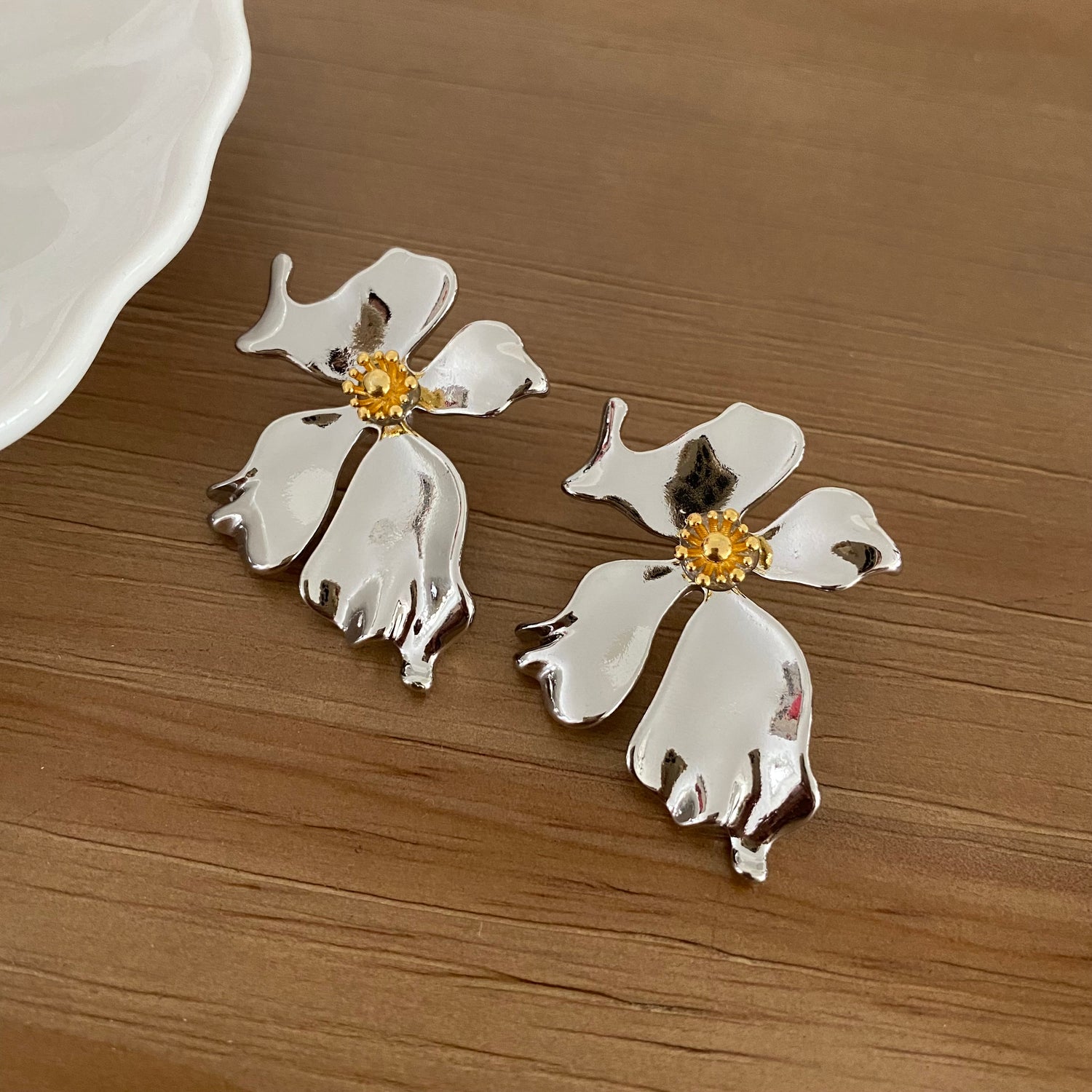 Silver Petal Earrings - Modingo Modingo