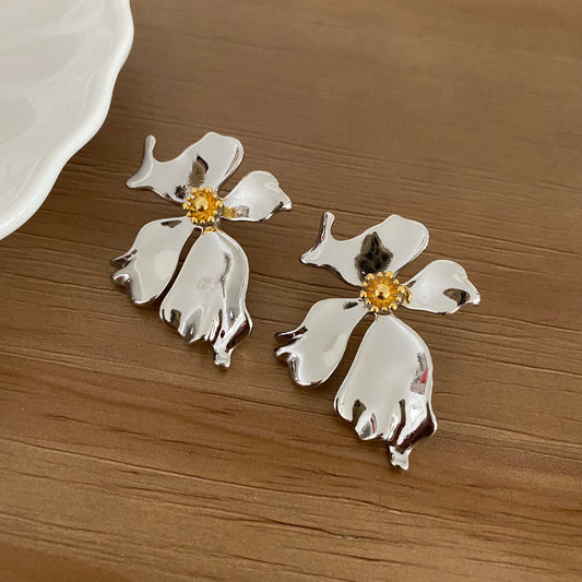 Silver Petal Earrings - Modingo Modingo