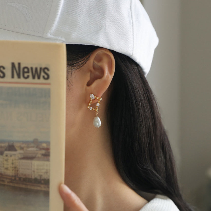 Vada Square Shape Earrings - Modingo Modingo