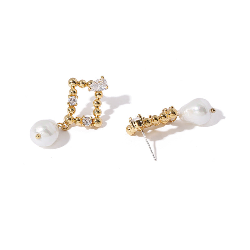 Vada Square Shape Earrings - Modingo Modingo