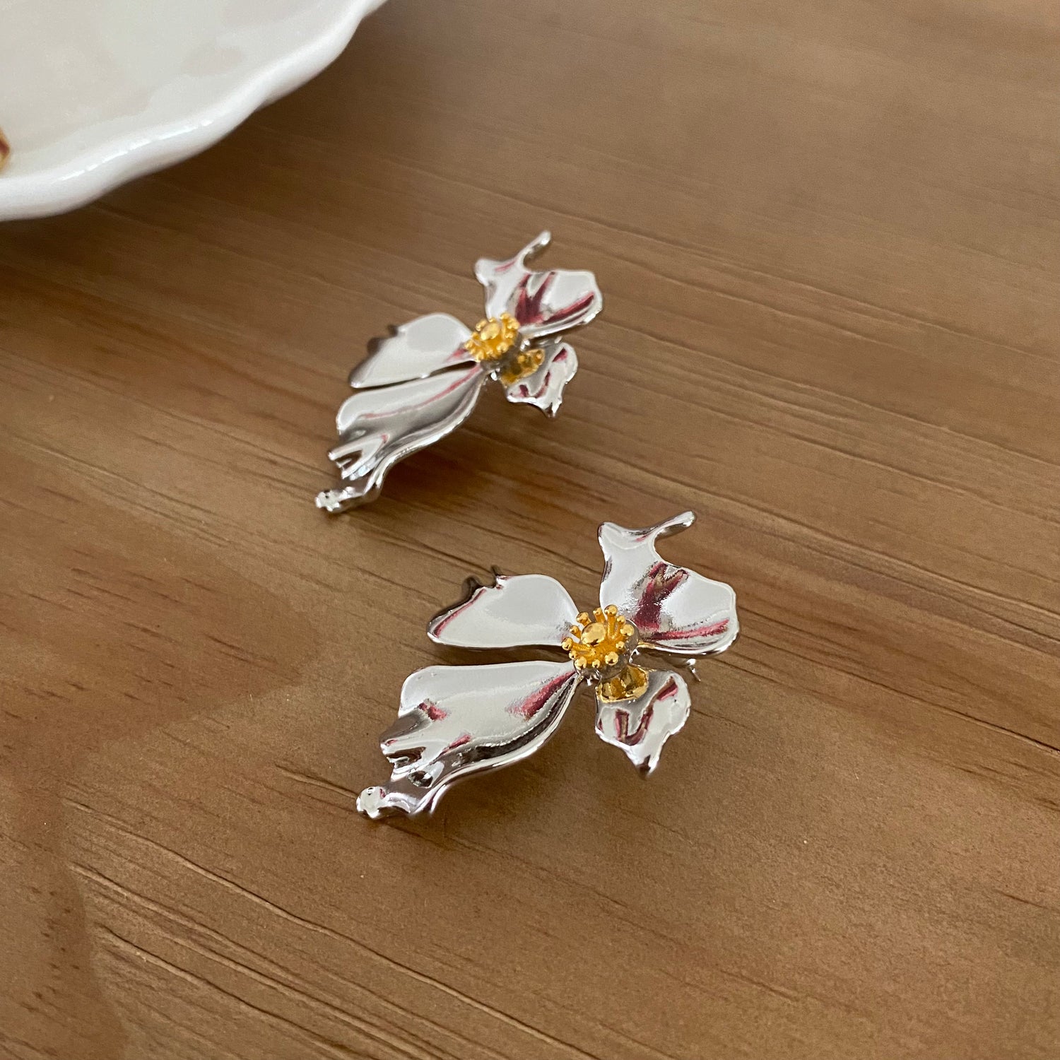 Silver Petal Earrings - Modingo Modingo