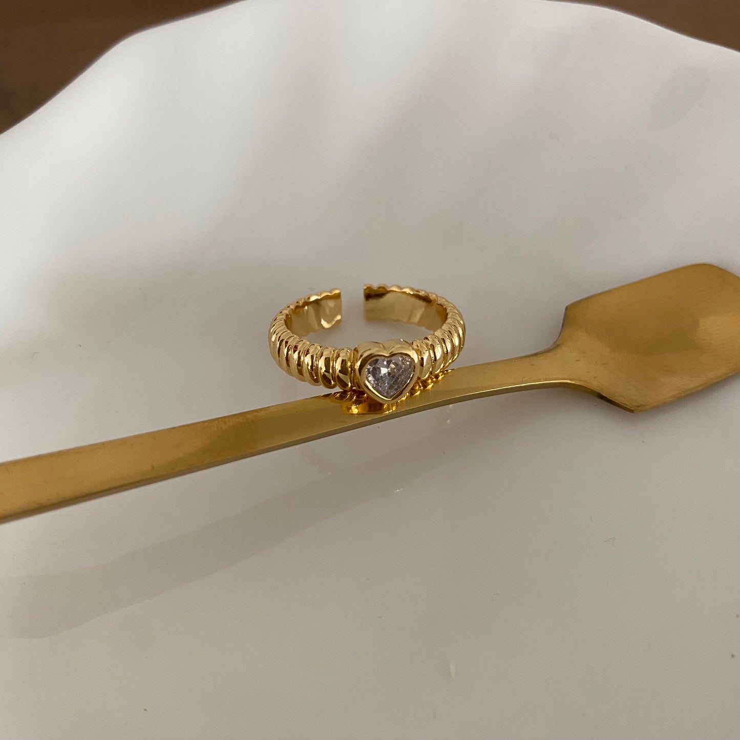 Heart Zircon With Twisted Ring - Modingo Modingo