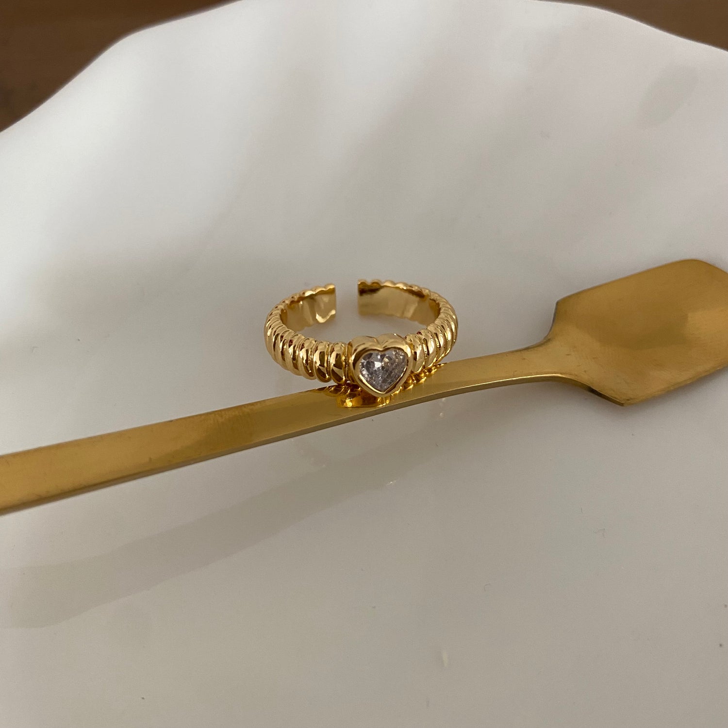 Heart Zircon With Twisted Ring - Modingo Modingo