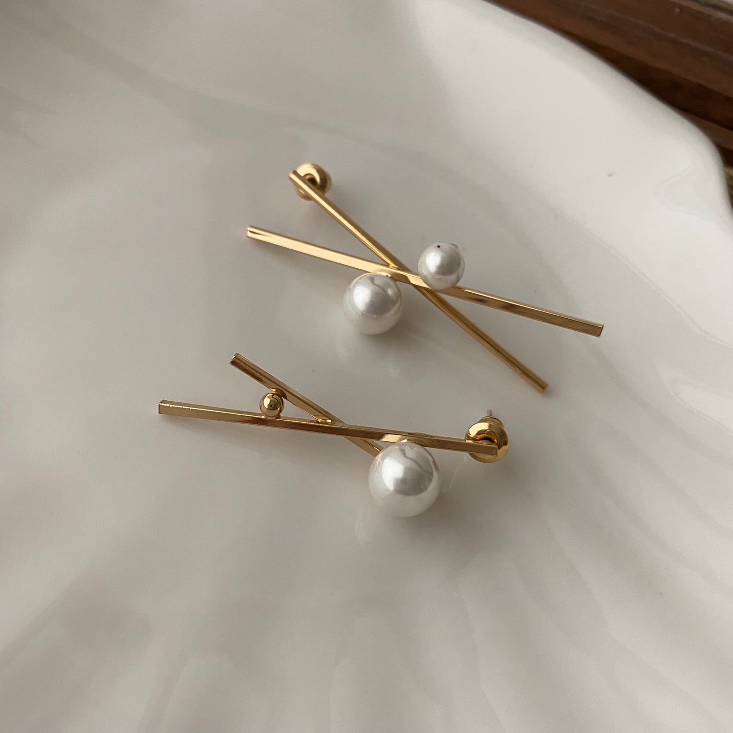 X Pearl Earrings - Modingo Modingo