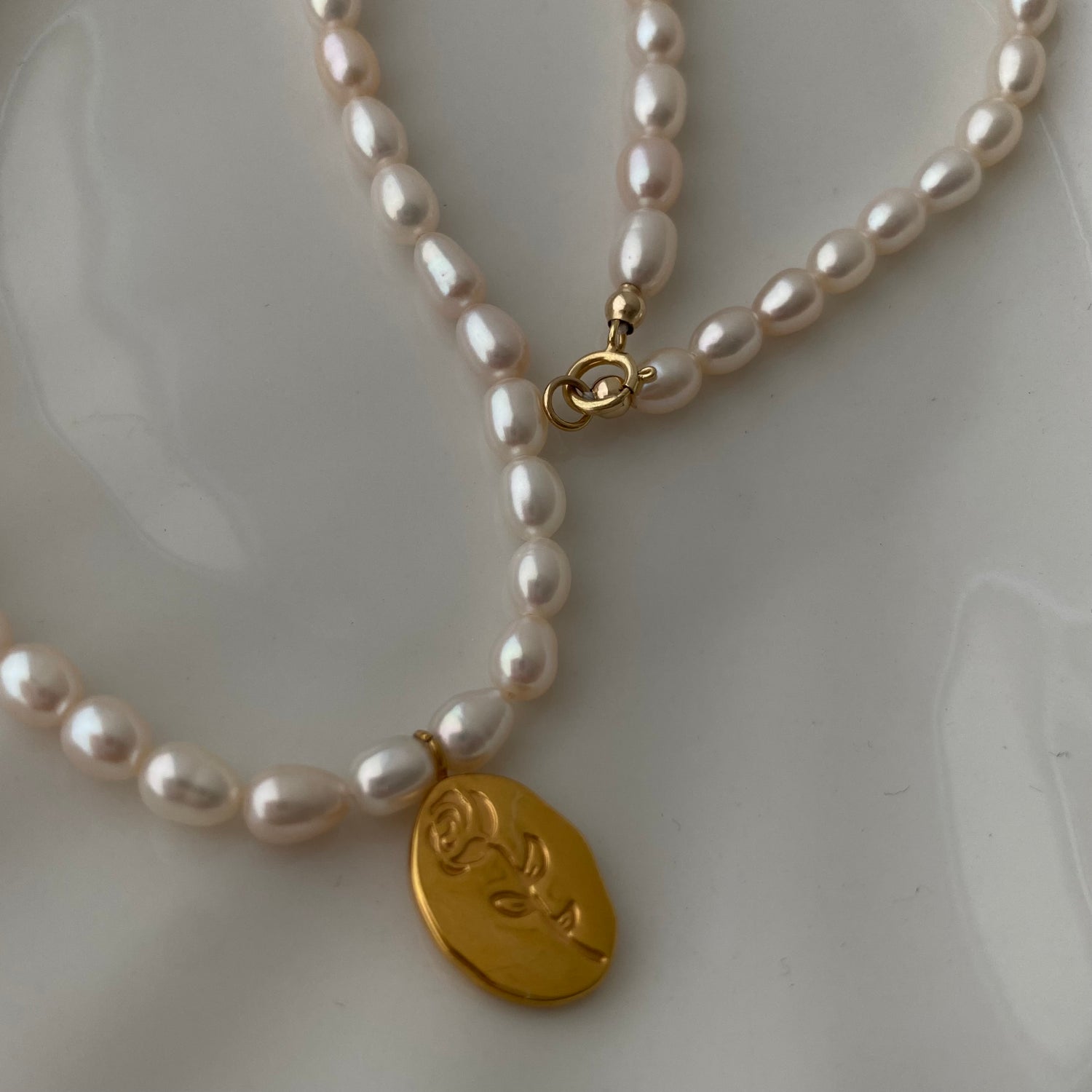 Rose Pearl Necklace - Modingo Modingo