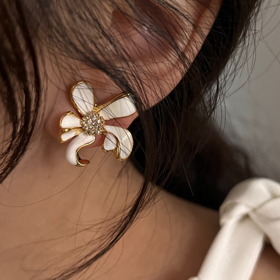 White Oil Drop Flower Earrings - Modingo Modingo