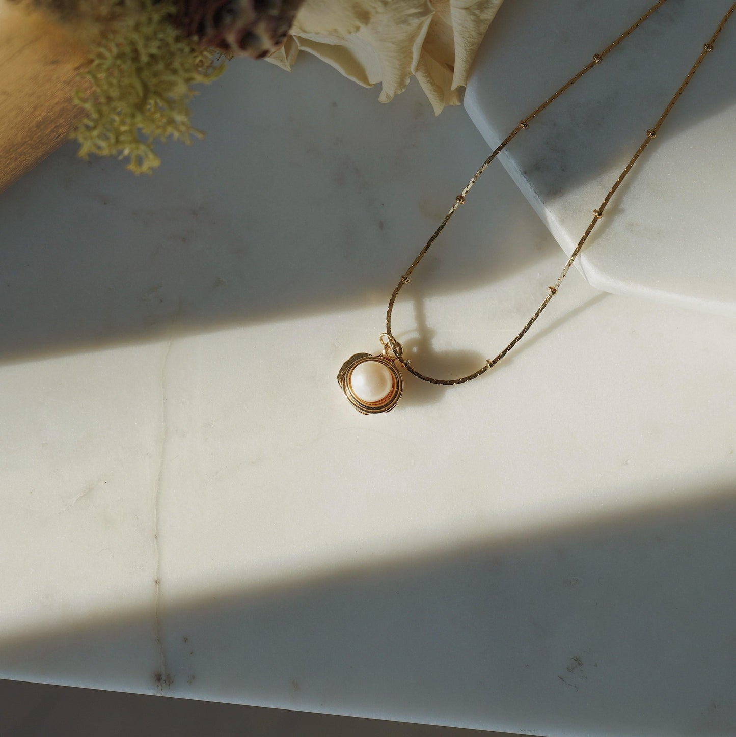 Gold wire winding and pearl necklace - Modingo Modingo