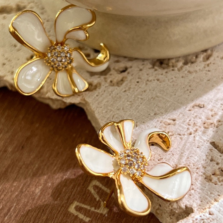 White Oil Drop Flower Earrings - Modingo Modingo